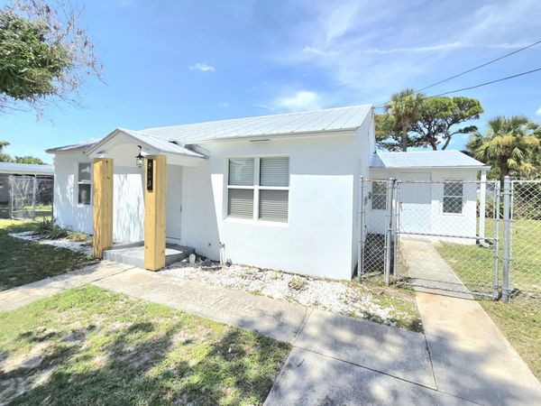 813 S 6th Street, Fort Pierce, FL 34950