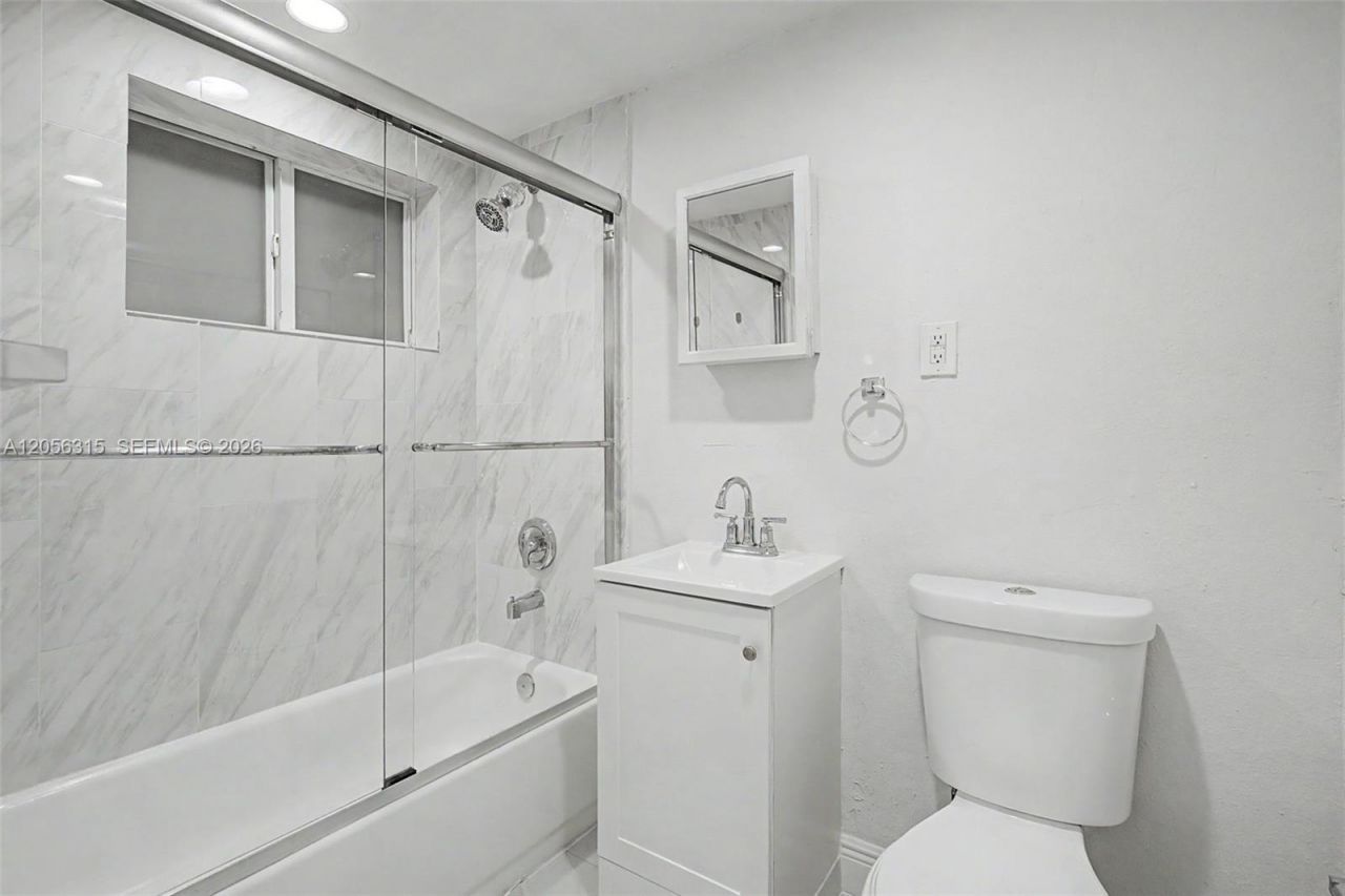 25 Menores Ave , Unit 08, Coral Gables, FL 33134 Photo