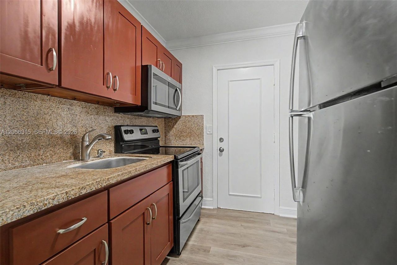 25 Menores Ave , Unit 08, Coral Gables, FL 33134 Photo