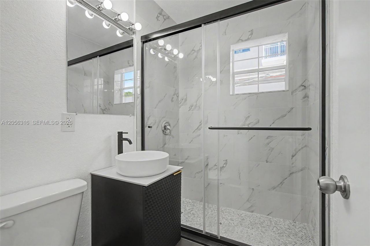 3170 SW 16th St , Unit 10, Miami, FL 33145 Photo