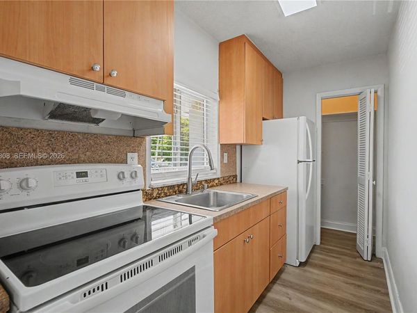 1245 SW 5th St , Unit 5, Miami, FL 33135