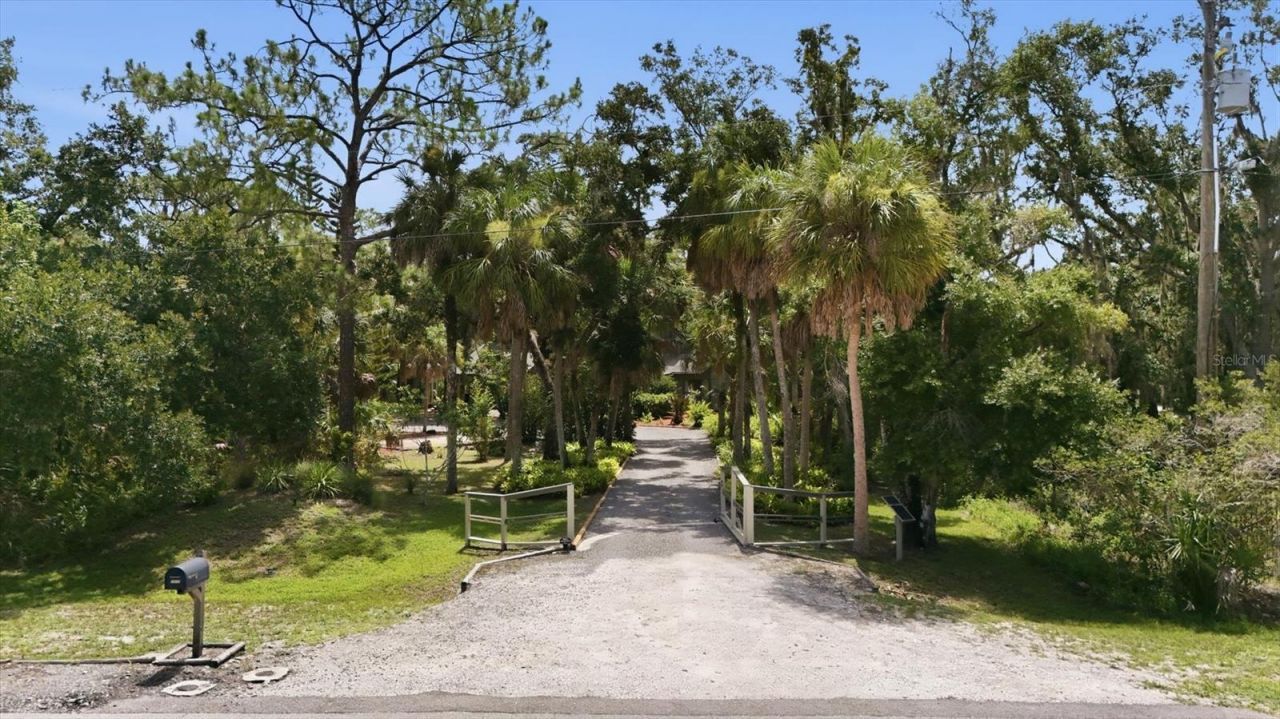 3805 62nd Street E, Bradenton, FL 34208 Photo