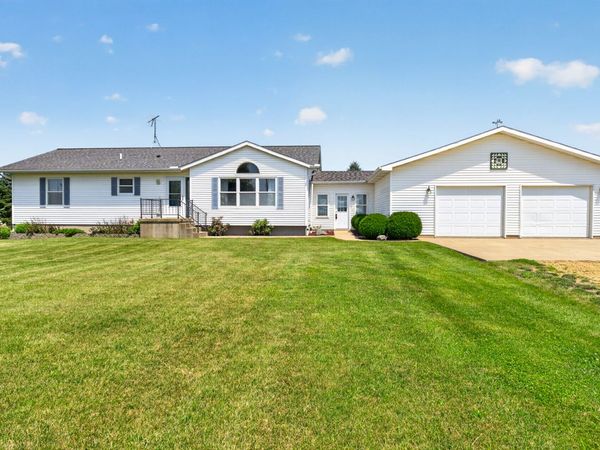 3958 200th Street , Clinton, IA 52732