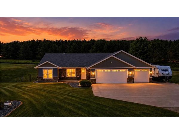 911 67th Avenue, Hudson, WI 54016