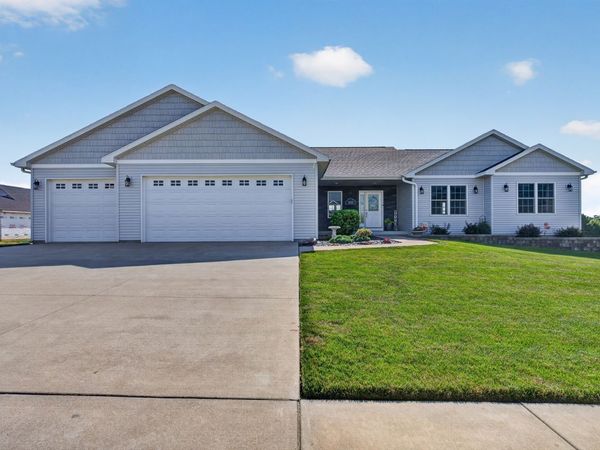 3525 Tower Court , Clinton, IA 52732