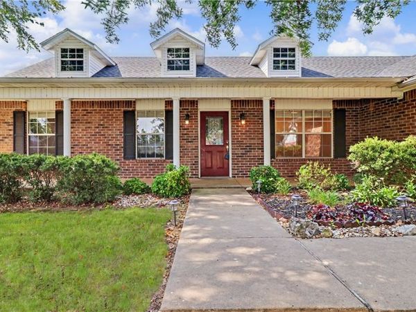 1909 SW Pine Avenue, Bentonville, AR 72713