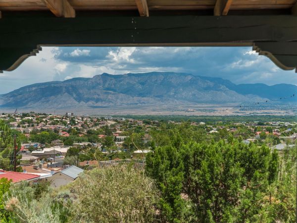 10539 Redbud Street NW, Albuquerque, NM 87114