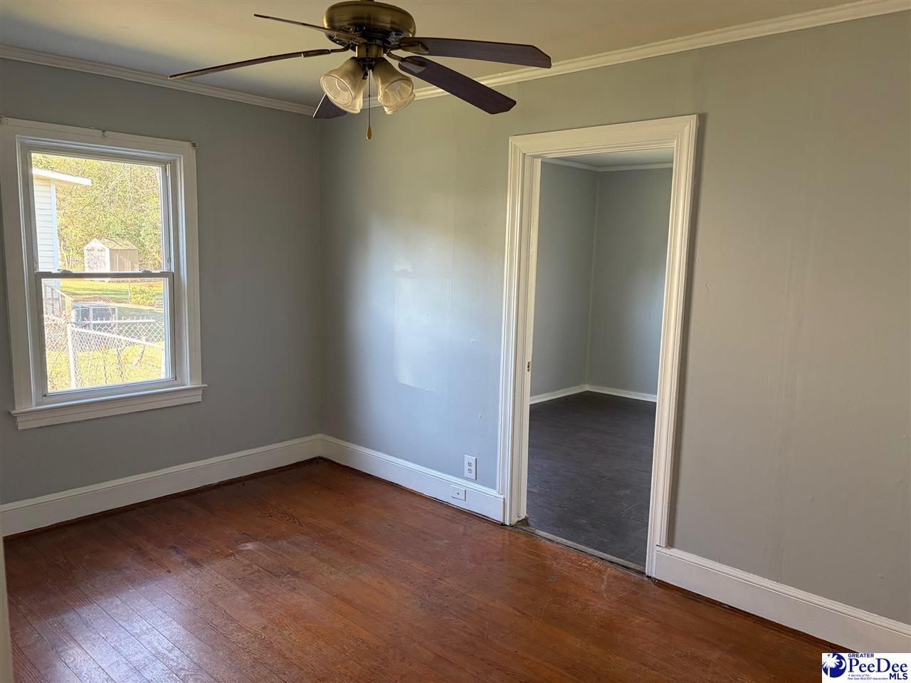 426 Manor Photo 10