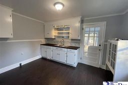 426 Manor photo 4