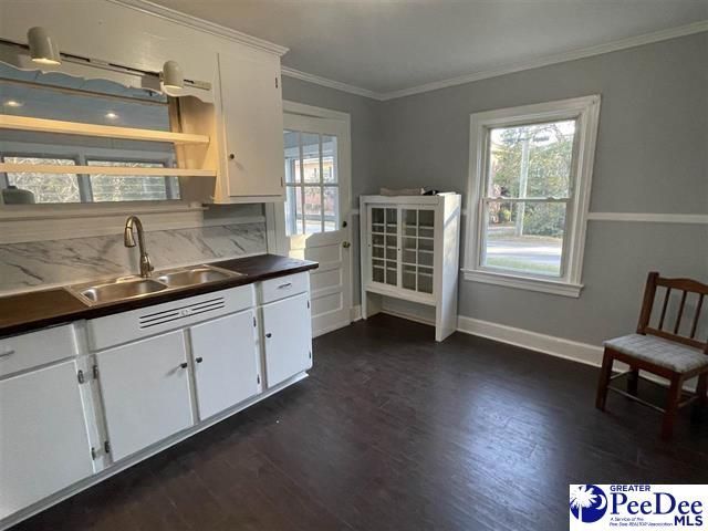 426 Manor Photo 4