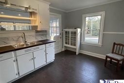 426 Manor photo 4