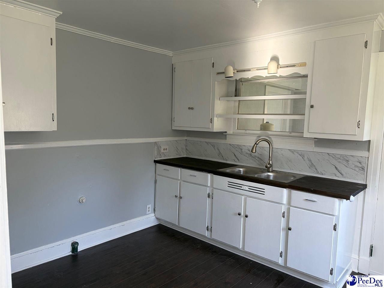 426 Manor Photo 5