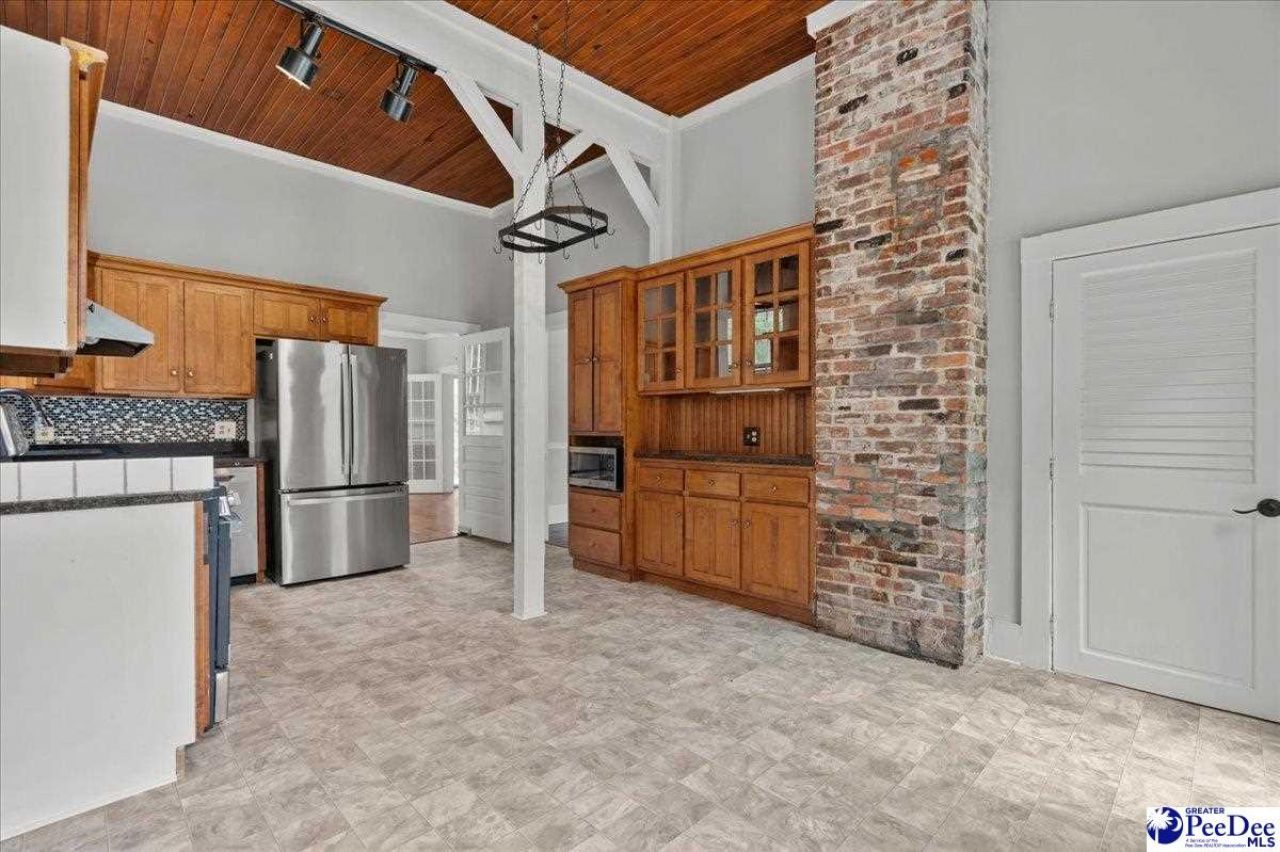 119 N Ervin Photo 10