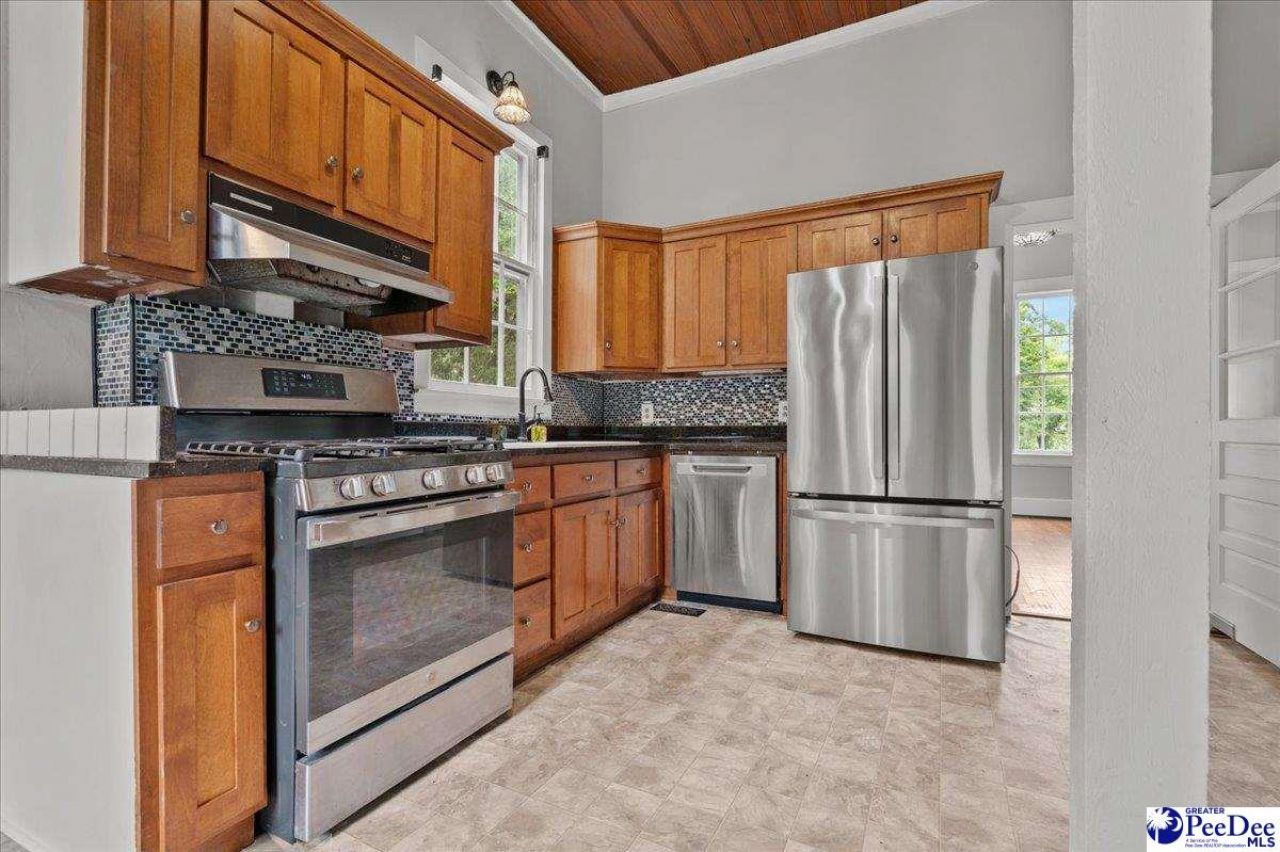 119 N Ervin Photo 11