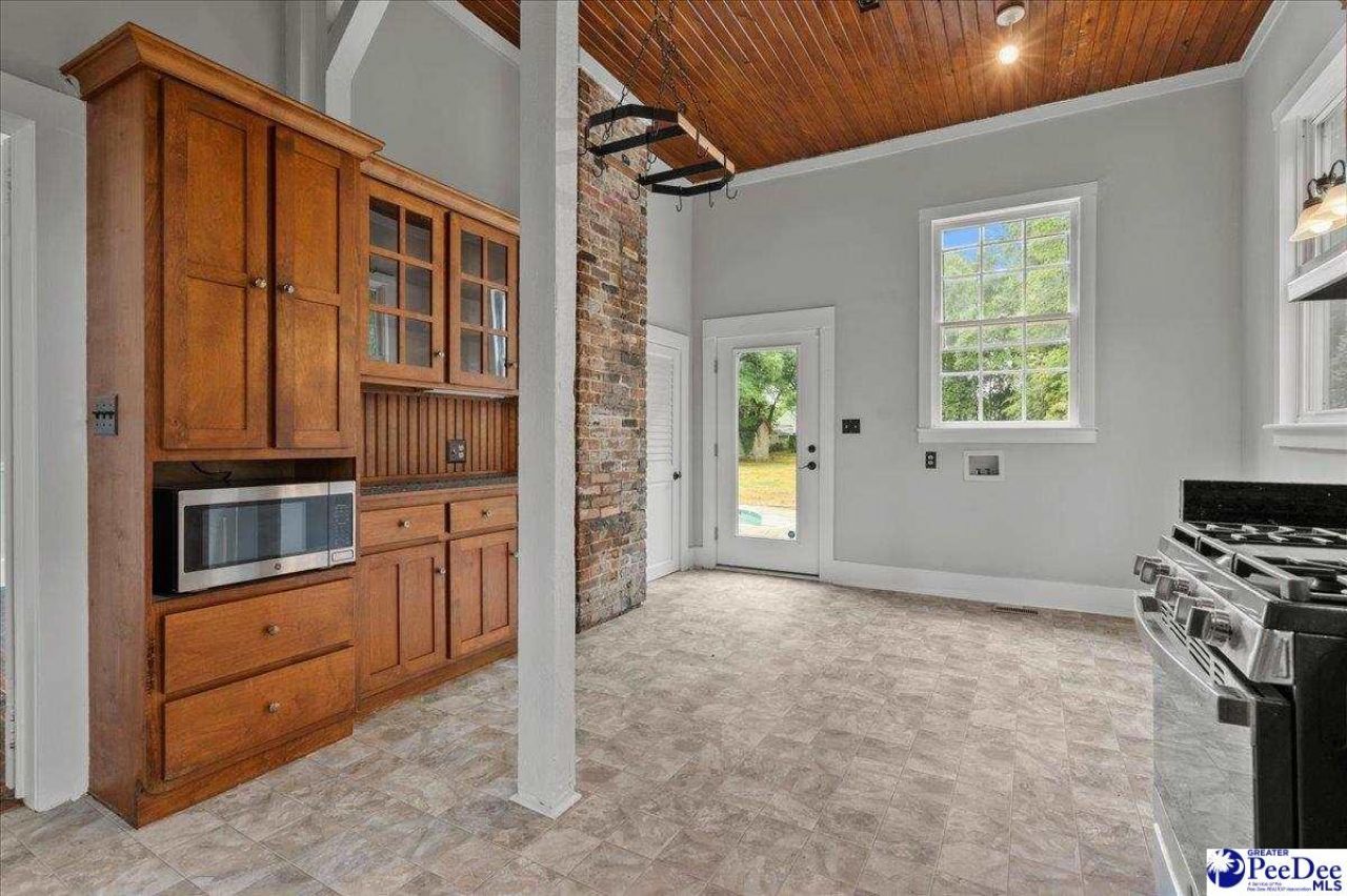 119 N Ervin Photo 12