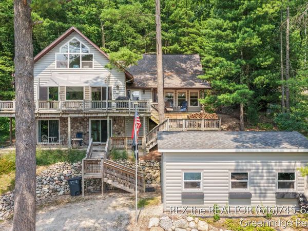 541 E Sawyer Boulevard, Newaygo, MI 49337