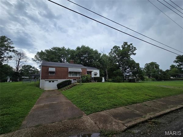 411 Macarthur Avenue , Union, MO 63084
