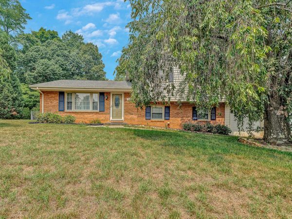 383 Knollwood DR , Troutville, VA 24175