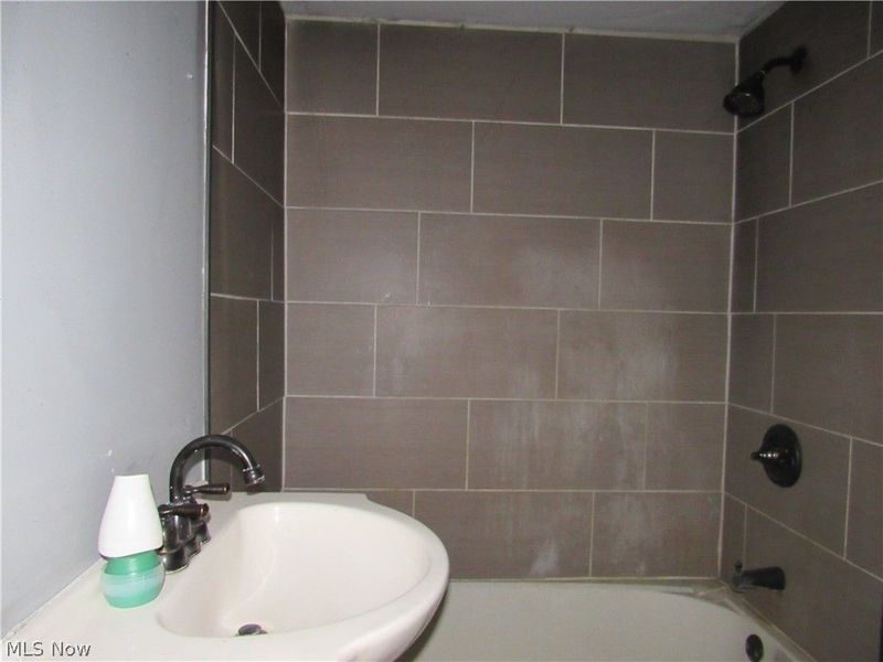 3240 Menough Road, Ravenna, OH 44266 Photo 9