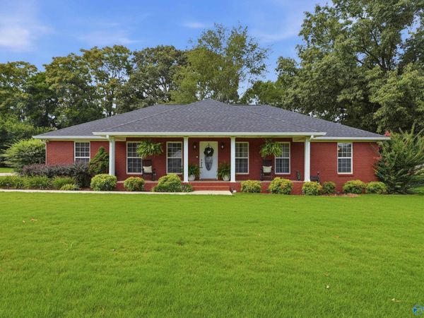 89 Oakview Drive, Rogersville, AL 35652