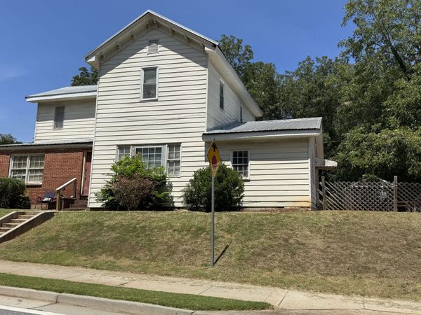 106 E Washington Street, Newnan, GA 30263