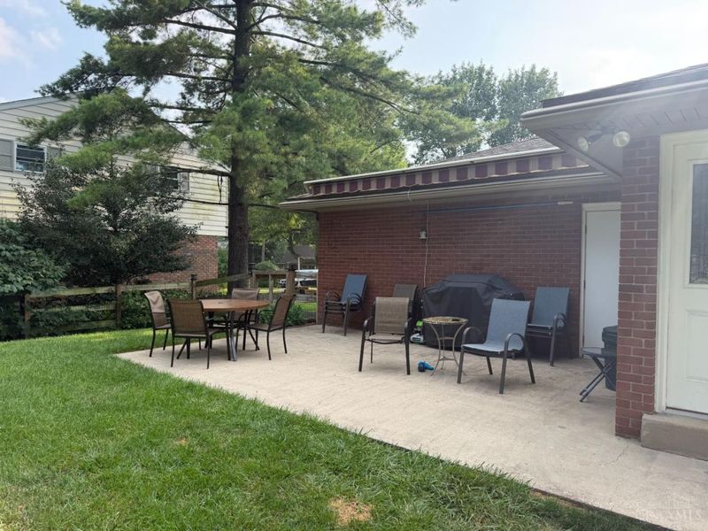 6080 Peachview Dr, Green Township, OH 45247 Photo 4