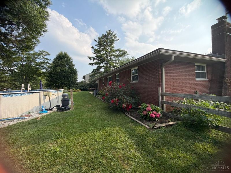 6080 Peachview Dr, Green Township, OH 45247 Photo 5