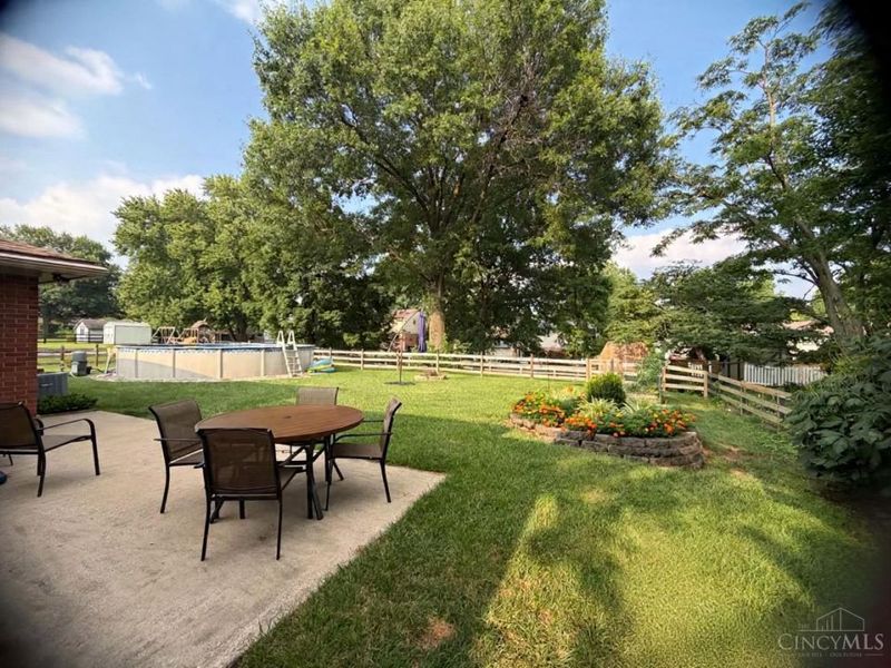 6080 Peachview Dr, Green Township, OH 45247 Photo 7