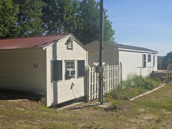 962 King Street , Oxford, ME 04270