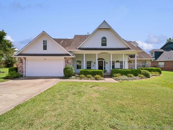1406 NE Oakridge Drive , Claremore, OK 74017