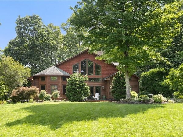 1212 River Bluff Trail , Tobaccoville, NC 27050