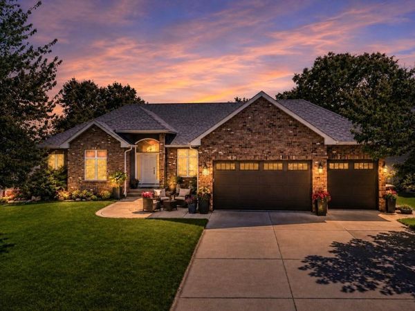 8150 9th Street Place N, Oakdale, MN 55128