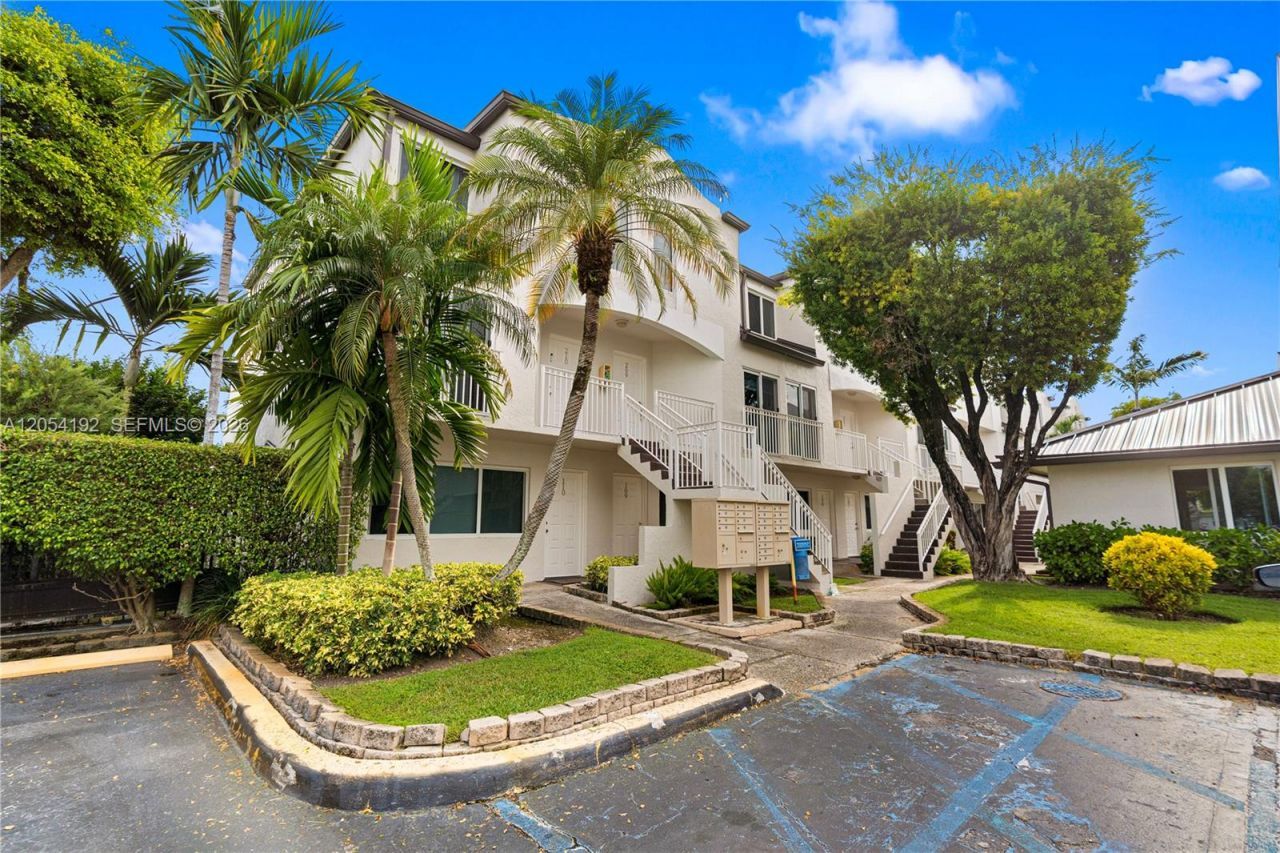 8585 NW 6th Ln , Unit 9-208, Miami, FL 33126 Main Photo