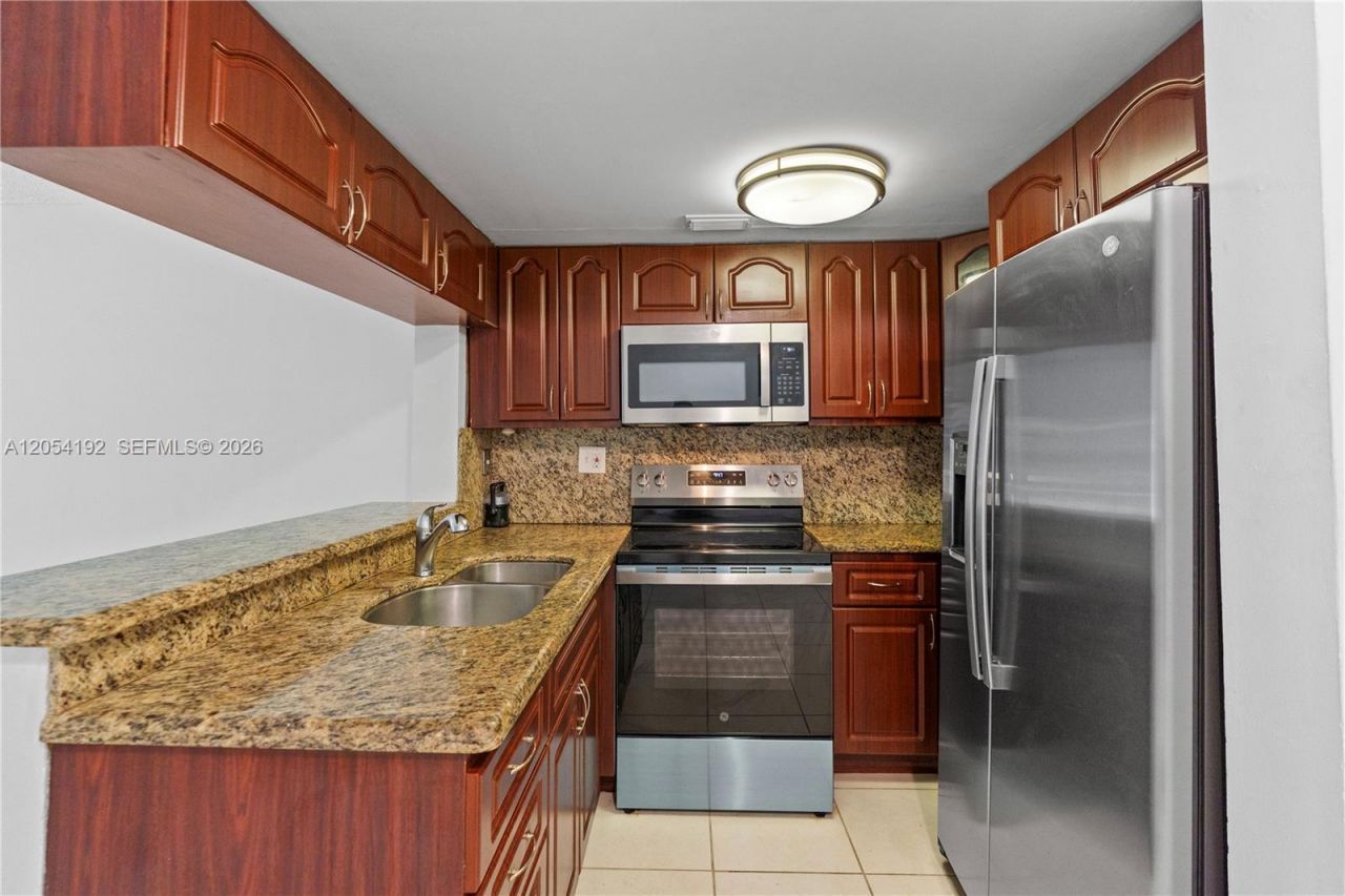 8585 NW 6th Ln , Unit 9-208, Miami, FL 33126 Photo
