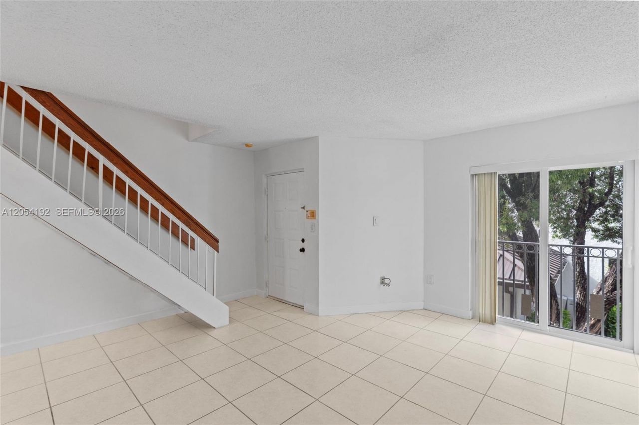 8585 NW 6th Ln , Unit 9-208, Miami, FL 33126 Photo