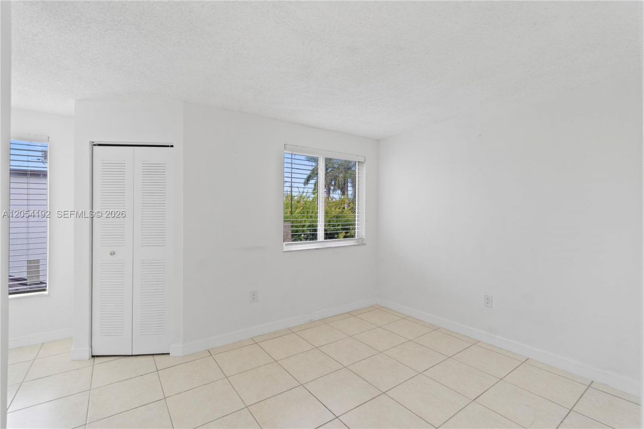 8585 NW 6th Ln , Unit 9-208, Miami, FL 33126 Photo