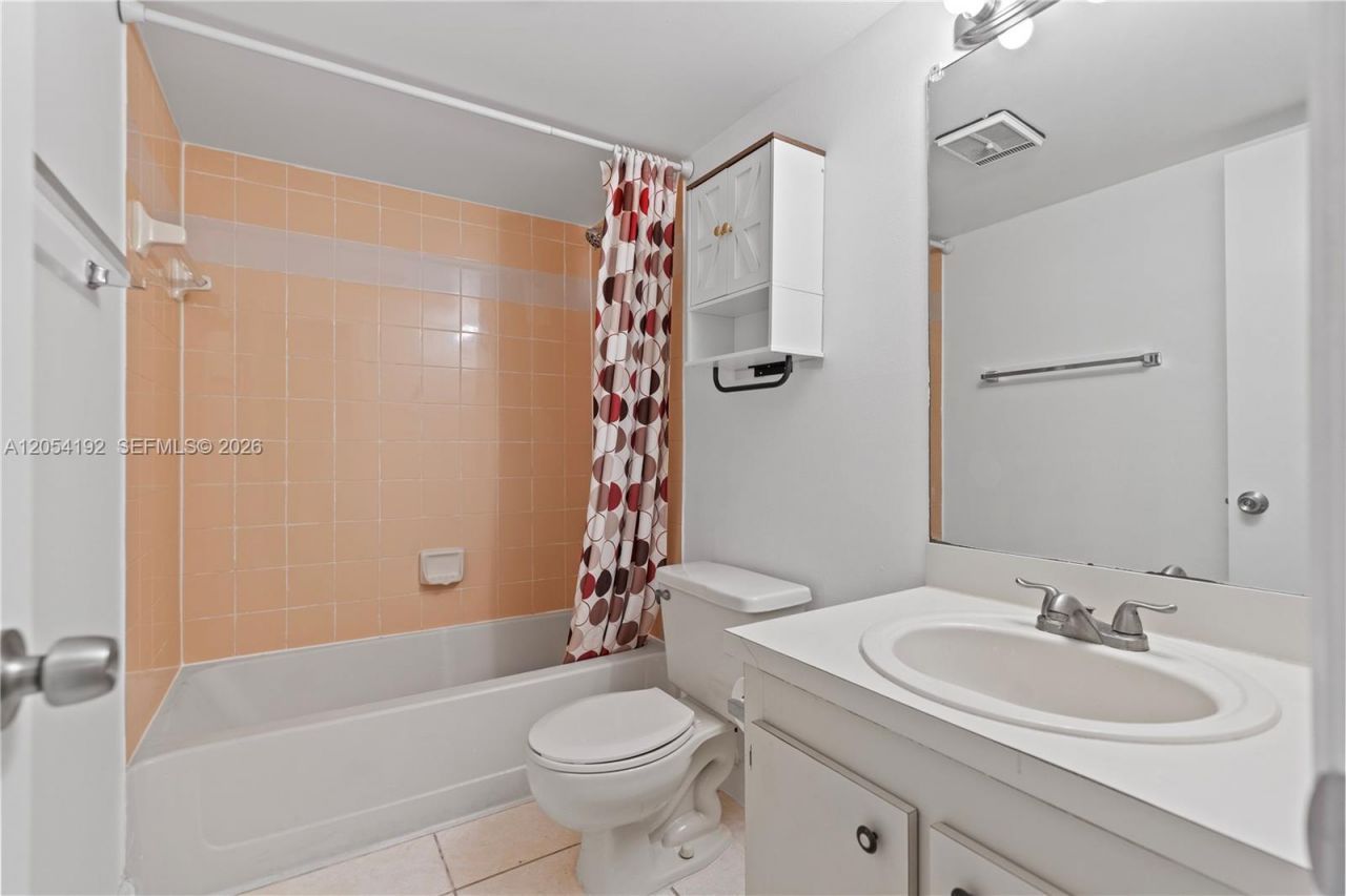 8585 NW 6th Ln , Unit 9-208, Miami, FL 33126 Photo