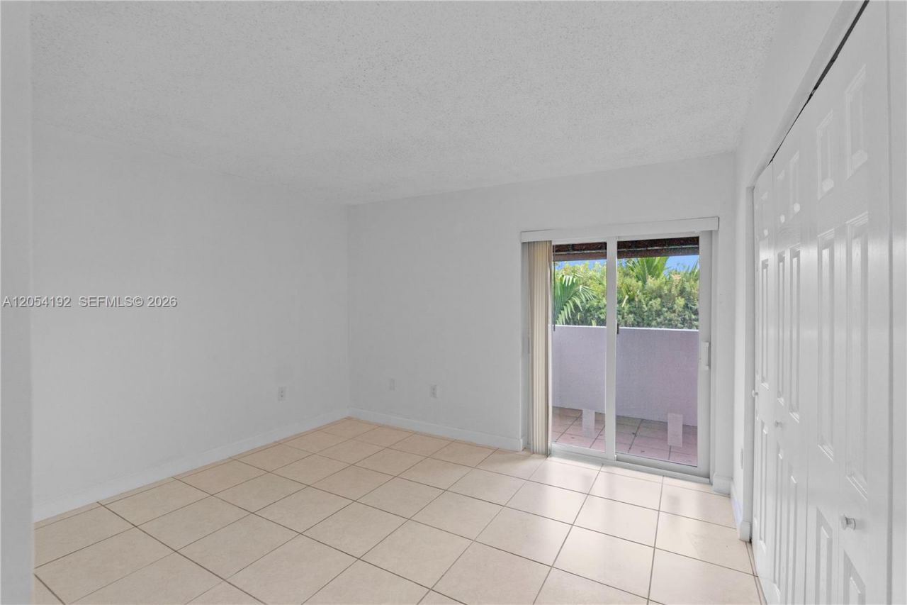 8585 NW 6th Ln , Unit 9-208, Miami, FL 33126 Photo
