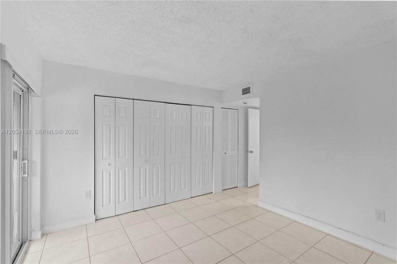 8585 NW 6th Ln , Unit 9-208, Miami, FL 33126 Photo