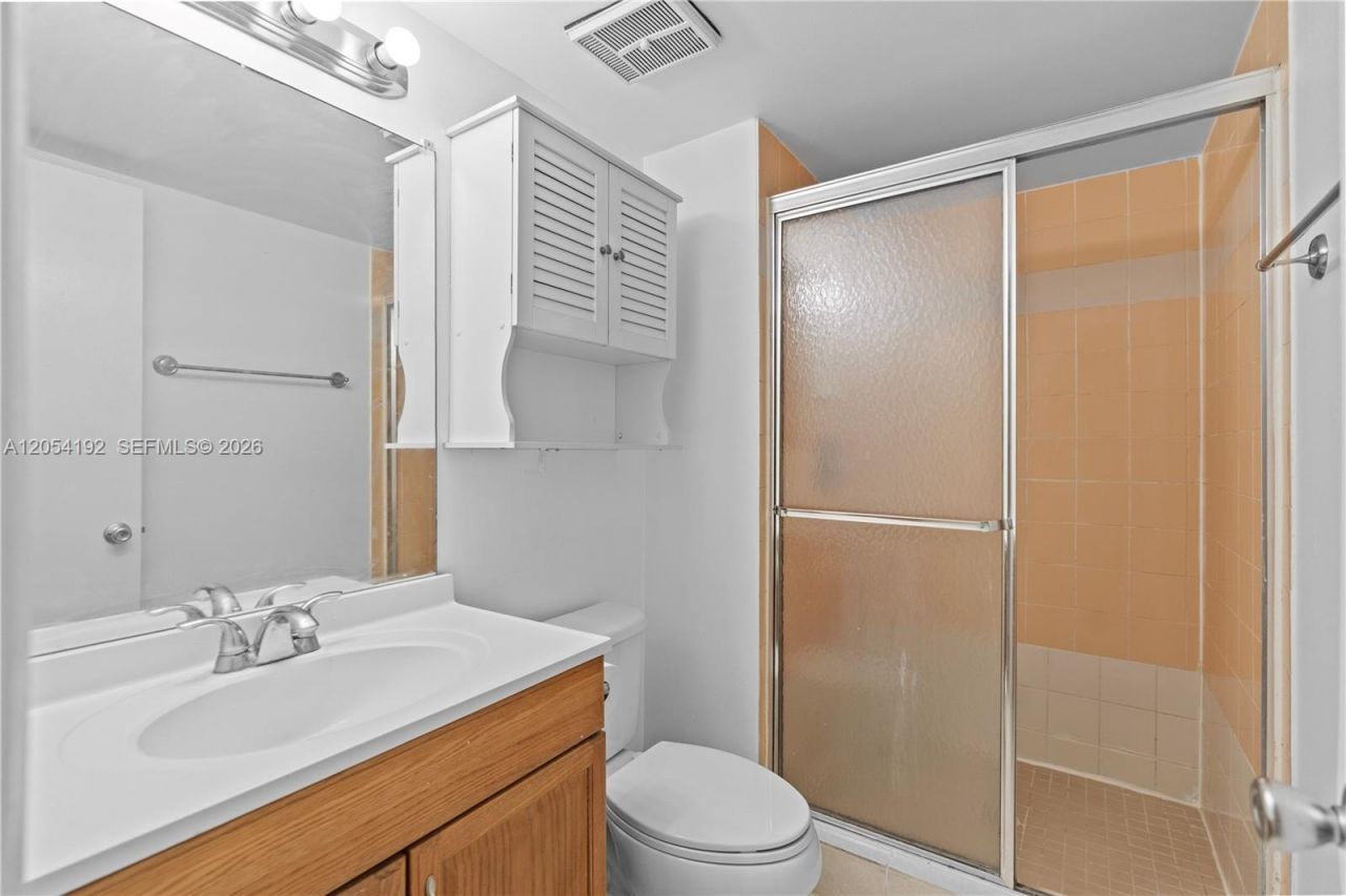 8585 NW 6th Ln , Unit 9-208, Miami, FL 33126 Photo