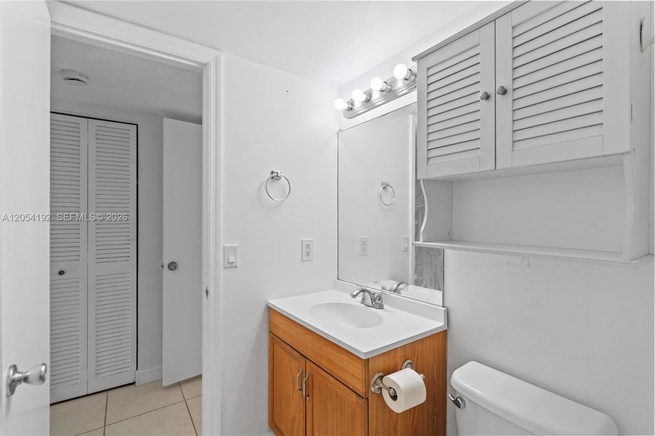 8585 NW 6th Ln , Unit 9-208, Miami, FL 33126 Photo