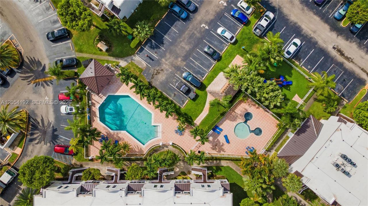 8585 NW 6th Ln , Unit 9-208, Miami, FL 33126 Photo