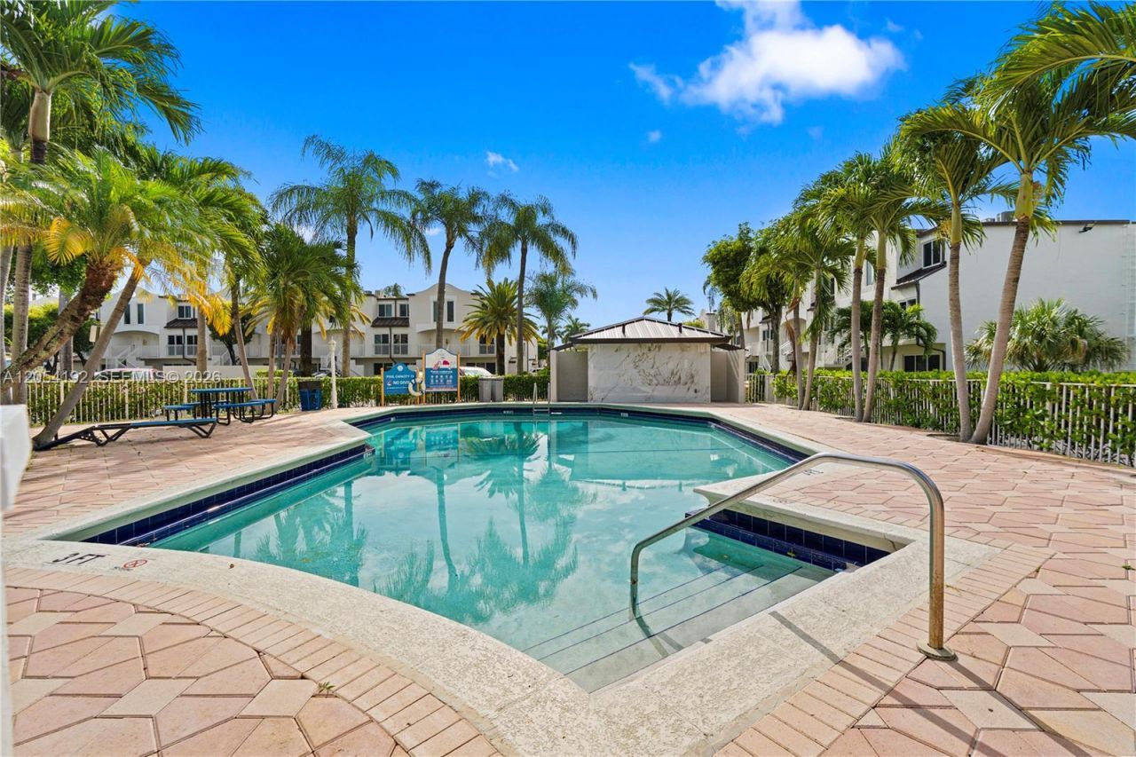 8585 NW 6th Ln , Unit 9-208, Miami, FL 33126 Photo