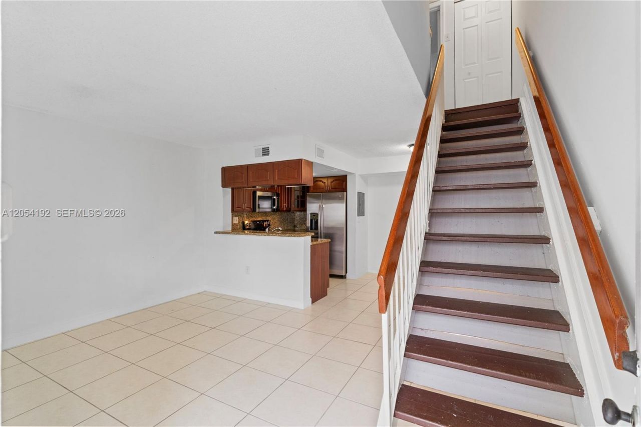 8585 NW 6th Ln , Unit 9-208, Miami, FL 33126 Photo