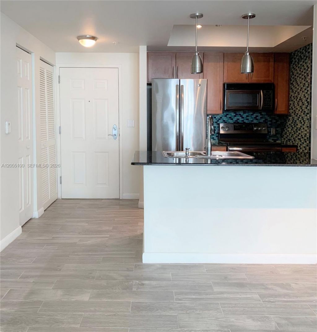 2000 N Bayshore Dr , Unit 1006, Miami, FL 33137 Photo