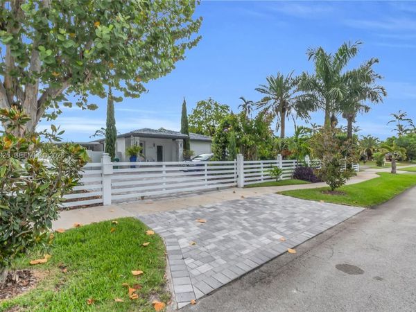 3225 SW 81st Ave, Miami, FL 33155