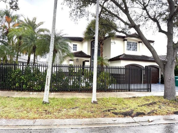 9352 SW 155th Ave , Miami, FL 33196