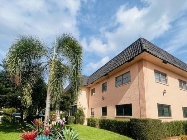 665 Enfield St, Unit B9, Boca Raton, FL 33487