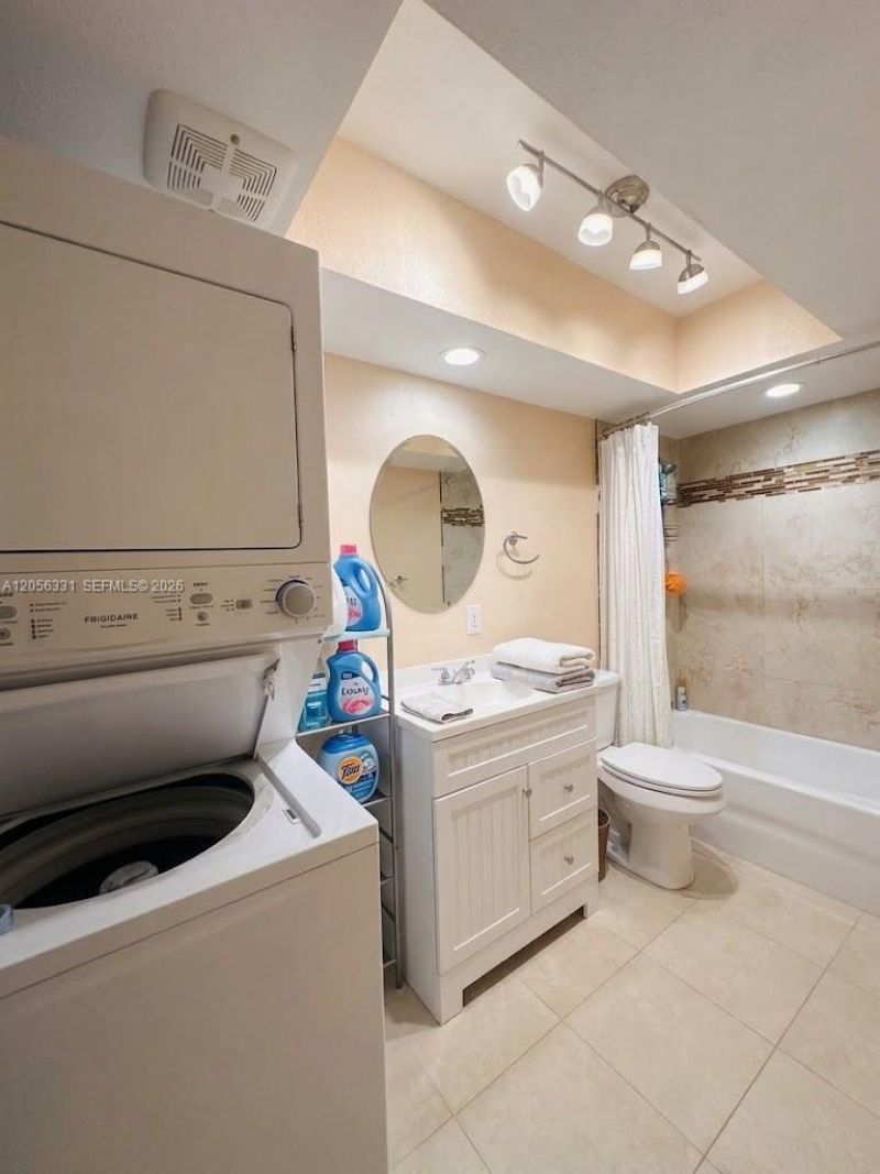 665 Enfield St, Unit B9, Boca Raton, FL 33487 Photo