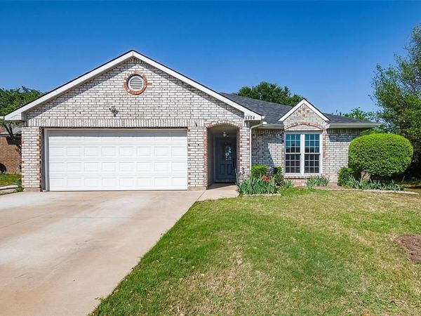 6304 Brookcrest Drive, Arlington, TX 76018
